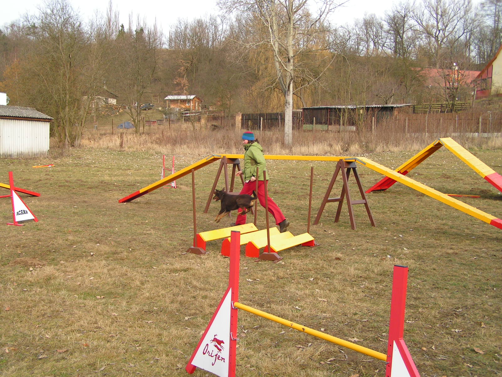 SKOK DO DÁLKY